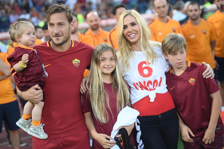 Morze łez na stadionie w Rzymie podczas pożegnania Tottiego
