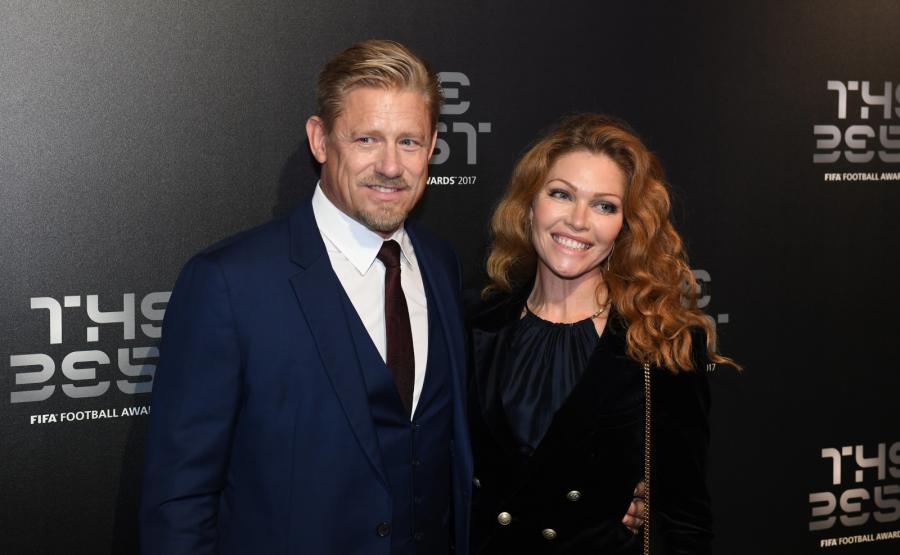 Peter Schmeichel i Laura von Lindholm