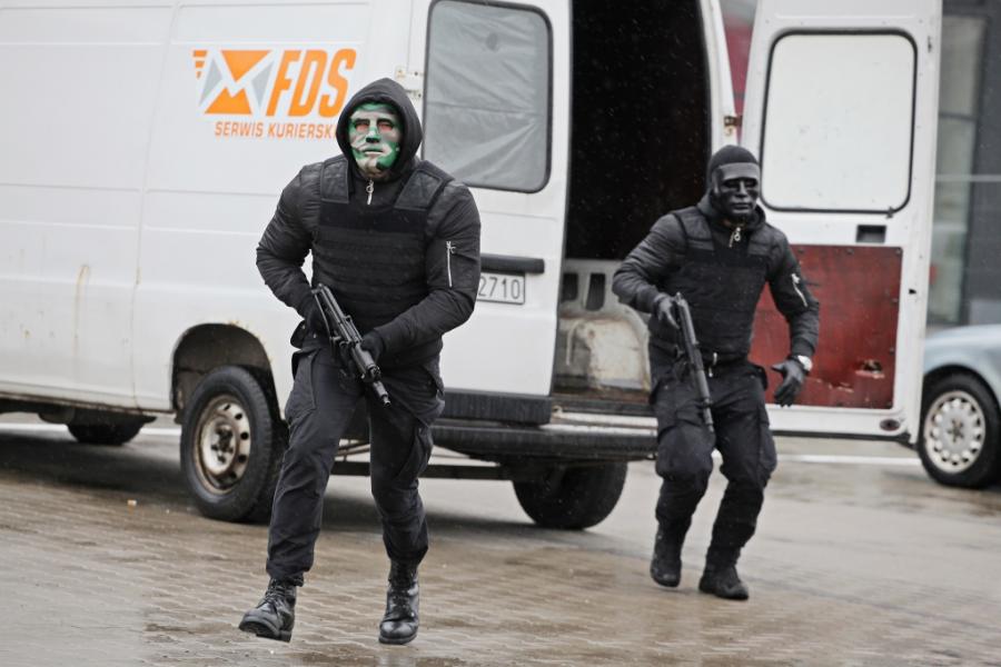 Kadr z filmu Patryka Vegi "Kobiety mafii"