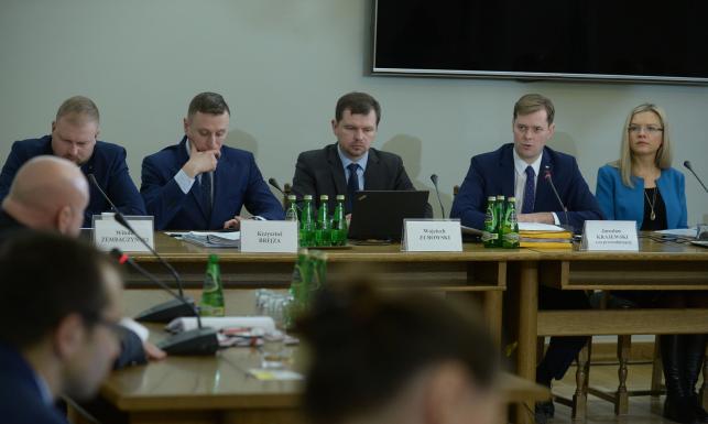 Wysokiej rangi oficer ABW przed komisją ds. Amber Gold. Pojawił się m.in. wątek SKOK-ów