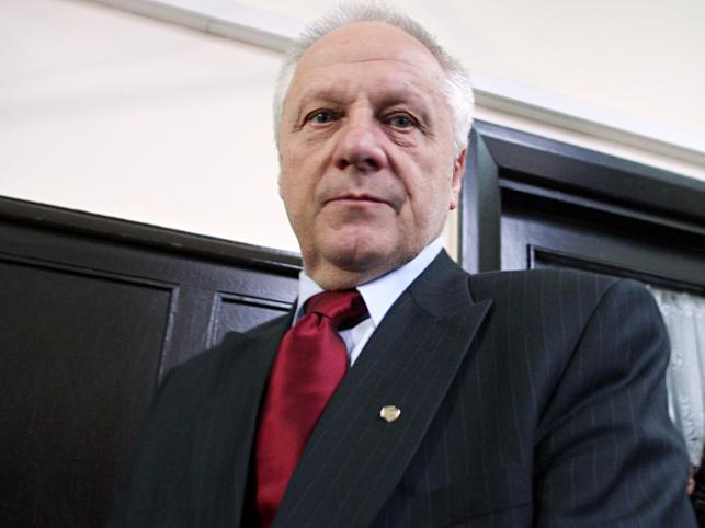 Radio Maryja musi zapłacić Niesiołowskiemu