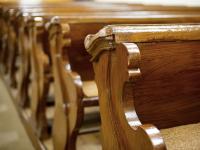 Sięgają do kieszeni Kościoła katolickiego. Bronią się przed krachem