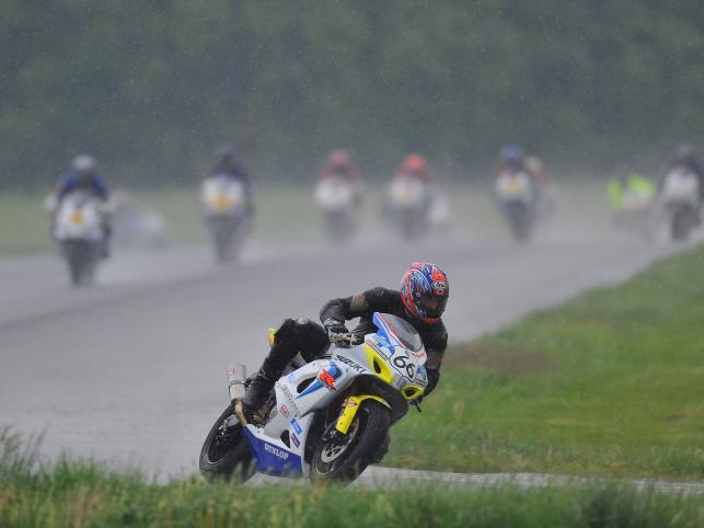 Michał Sikora wygrał cały wyścig oraz klasę GSX-R 1000