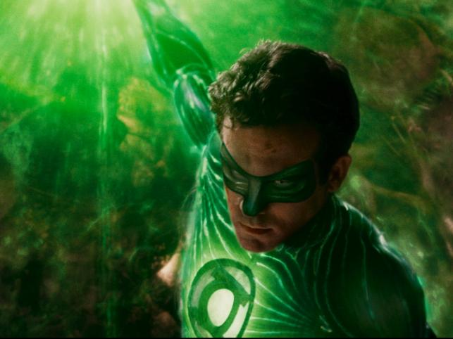 "Green Lantern" sprawdza się jako ekranizacja komiksu, ale nie radzi sobie jako dzieło odrębne