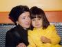 Kasia Kowalska z córką Aleksandrą w 2001 roku