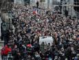 Tlum żegnający byłego prezydenta Czech Vaclava Havla