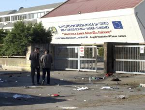 Wybuch bomby przed włoską szkołą. Są zabici i ranni