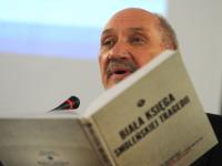 Macierewicz wietrzy spisek: Prokuratura zastawiła pułapkę