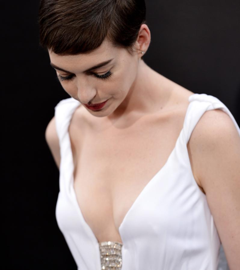 Anne Hathaway na premierze filmu "Mroczny rycerz powstaje" w Nowym Jorku