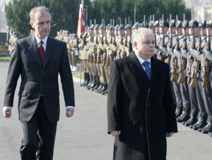 Kaczyński nie awansuje oficerów wskazanych przez rząd