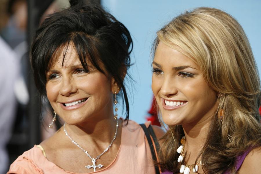 Lynne Spears – matka Britney (na zdjęciu z jej siostrą Jamie Lynn)