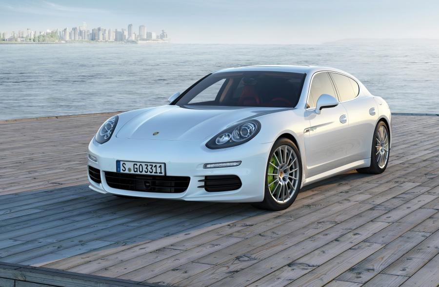 Zdjęcia Nowy samochód Gortata! Porsche panamera S E