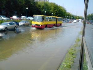 Warszawa tonie. Ulewa sparaliżowała ruch