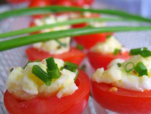 Jajecznica w pomidorach