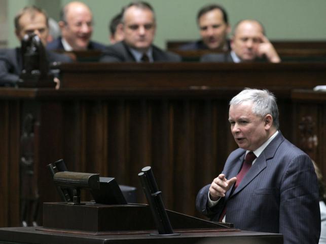 Jarosław Kaczyński chce od Sejmu przeprosin dla brata