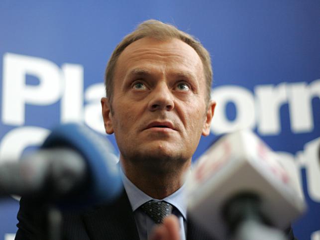 Platformie rośnie, Kwaśniewskiej spada