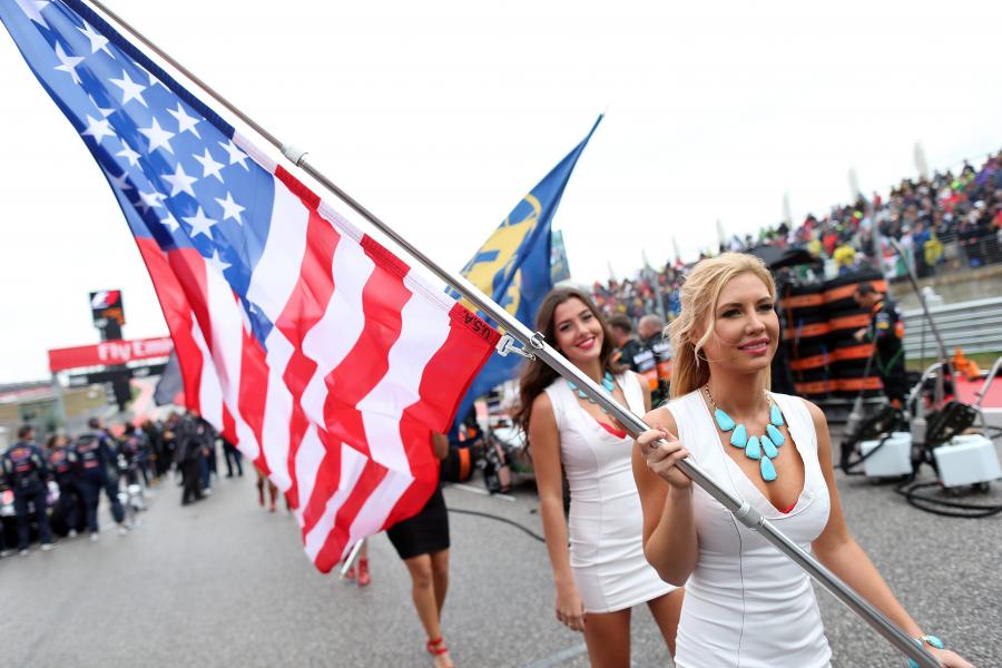 Piękne dziewczyny na torze Formuły 1 podczas Grand Prix USA