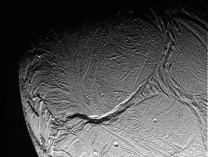 Powierzchnia Enceladusa sfotografowana przez sondę Cassini