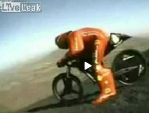 Jego rower rozpadł się przy 170 km/h