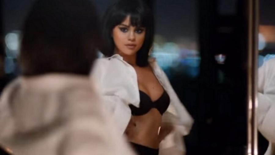 Selena Gomez nie może oderwać od siebie rąk