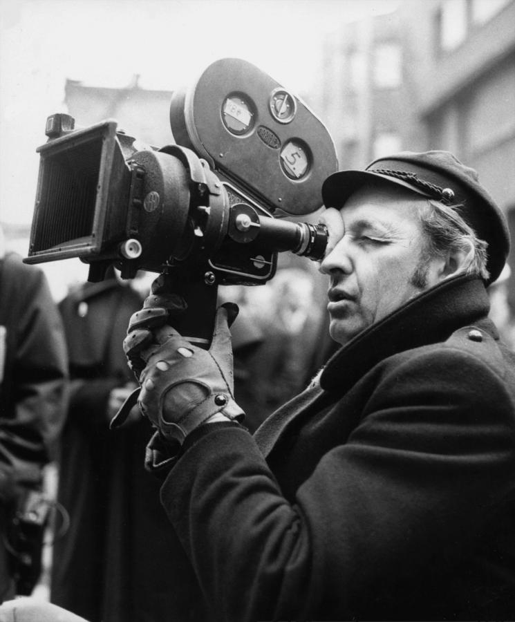 Na zdjęciu archiwalnym z 1974 roku reżyser Andrzej Wajda na planie filmu "Ziemia obiecana"