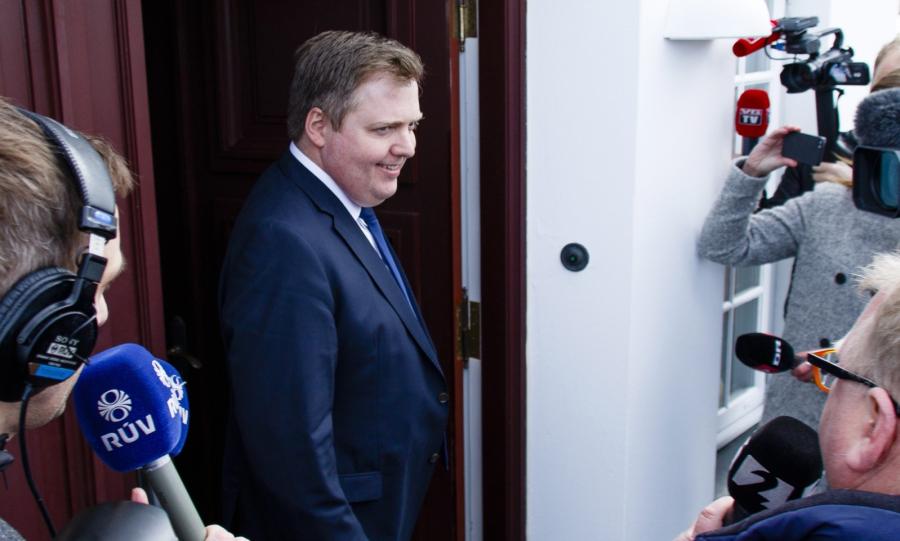TŁUM DOMAGAŁ SIĘ DYMISJI PREMIERA. Tysiące osób na ulicach Reykjavíku