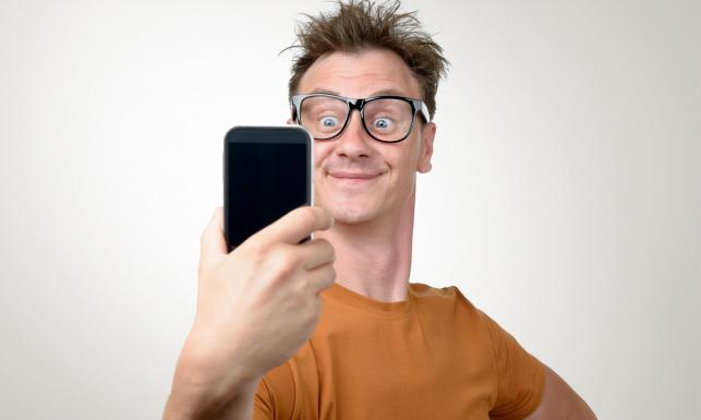 Uważaj na migające ekrany! Jak światło elektroniki wpływa na wzrok?