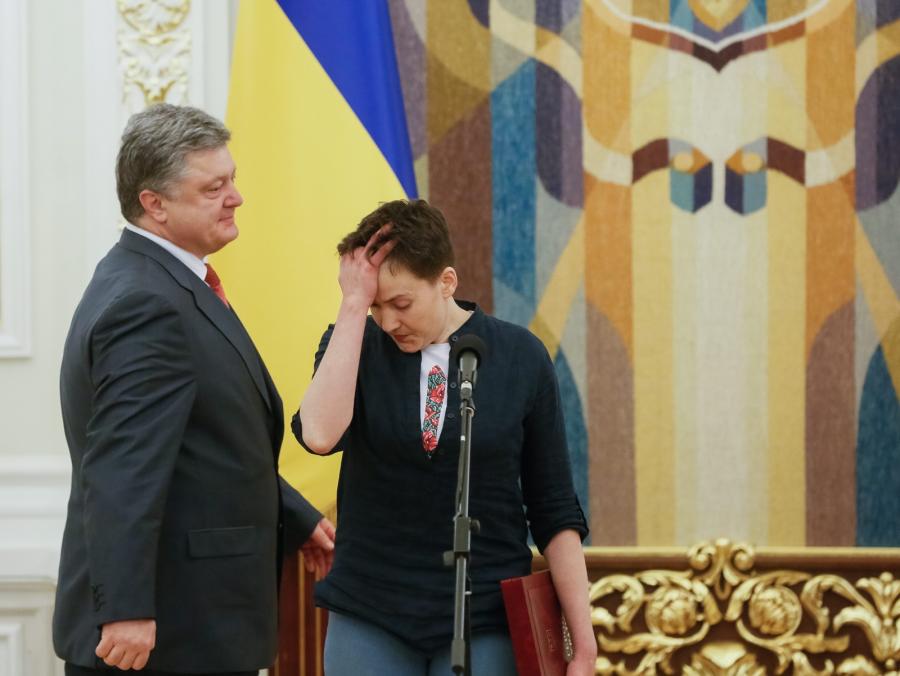 Nadia Sawczenko i prezydent Petro Poroszenko