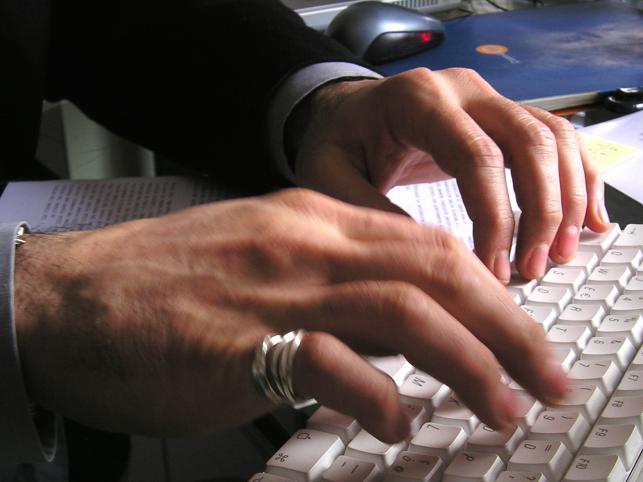 Świąteczne żniwa internetowych oszustów