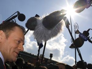 Tusk mówi, by nie bić się o supertani prąd
